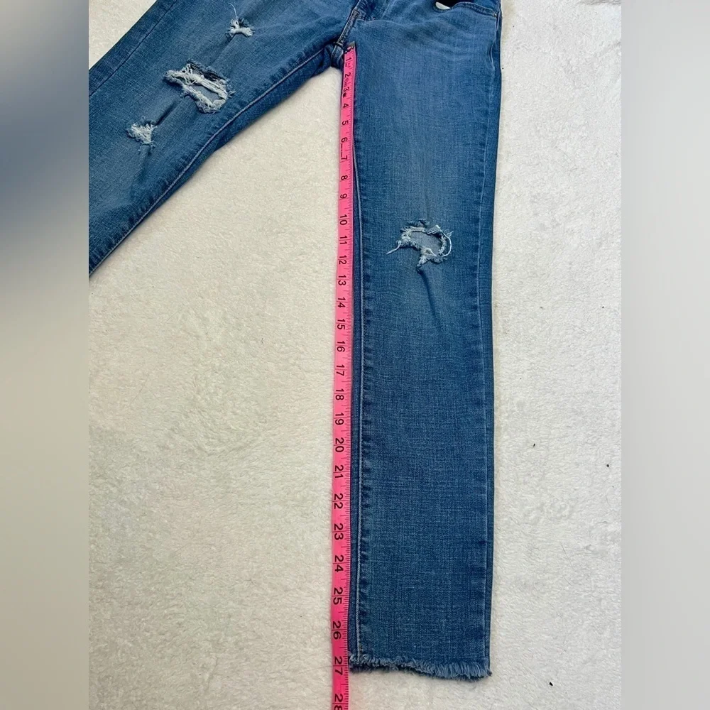 Levi's Light Wash 711 Distressed Skinny Jean - Size 27